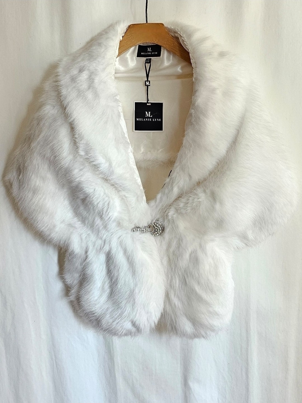 Melanie Lyne White Faux Fur & Rhinestone Bridal Shawl Stole - Picture 6 of 16